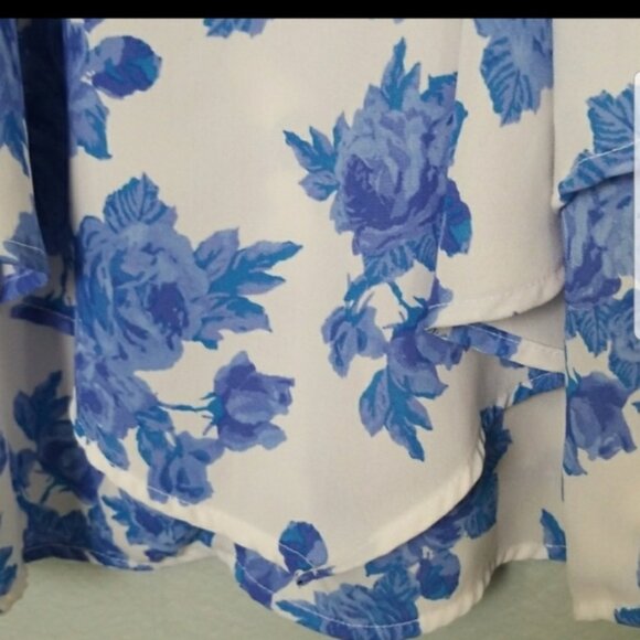 Paper Crane Romantic Going Out Blue And White Floral Tiered Tank Top Small - Picture 5 of 6